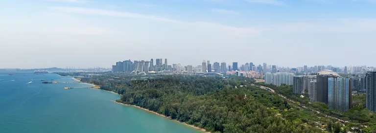 Meyer Blue, artist&rsquo;s impression: an aerial view along the East Coast shoreline and the green belt of the park towards the Marina Bay skyline